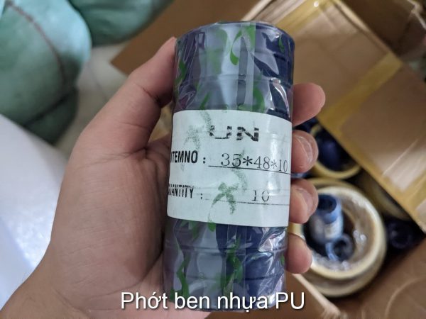 Phot ben UN xanh chan dau